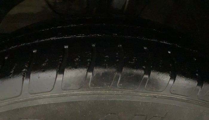 2018 Maruti Swift VXI, Petrol, Manual, 49,459 km, Left Front Tyre Tread