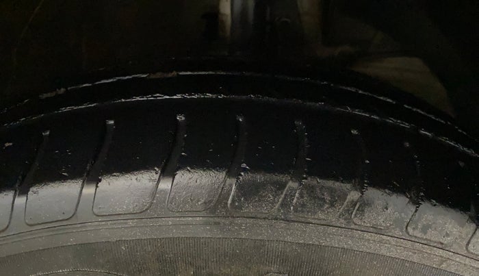 2018 Maruti Swift VXI, Petrol, Manual, 49,459 km, Right Front Tyre Tread