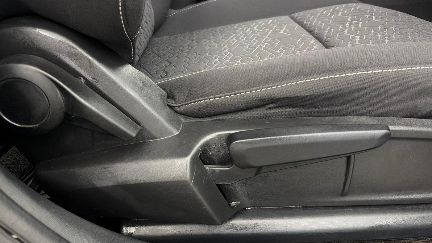 2023 Tata ALTROZ XZ PLUS SUNROOF CNG, CNG, Manual, 53,571 km, Driver Side Adjustment Panel