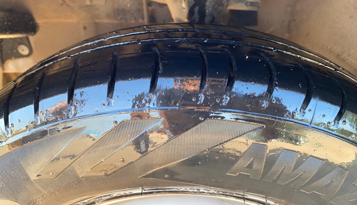 2014 Hyundai i10 MAGNA 1.1, Petrol, Manual, 66,739 km, Left Front Tyre Tread