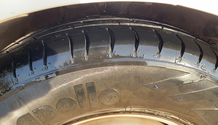 2014 Hyundai i10 MAGNA 1.1, Petrol, Manual, 66,739 km, Right Front Tyre Tread