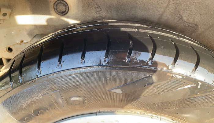 2014 Hyundai i10 MAGNA 1.1, Petrol, Manual, 66,739 km, Right Rear Tyre Tread