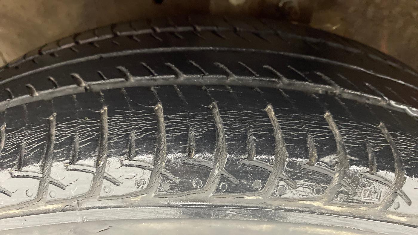 2016 Maruti Celerio VXI (O) AMT, Petrol, Automatic, 31,035 km, Left Front Tyre Tread