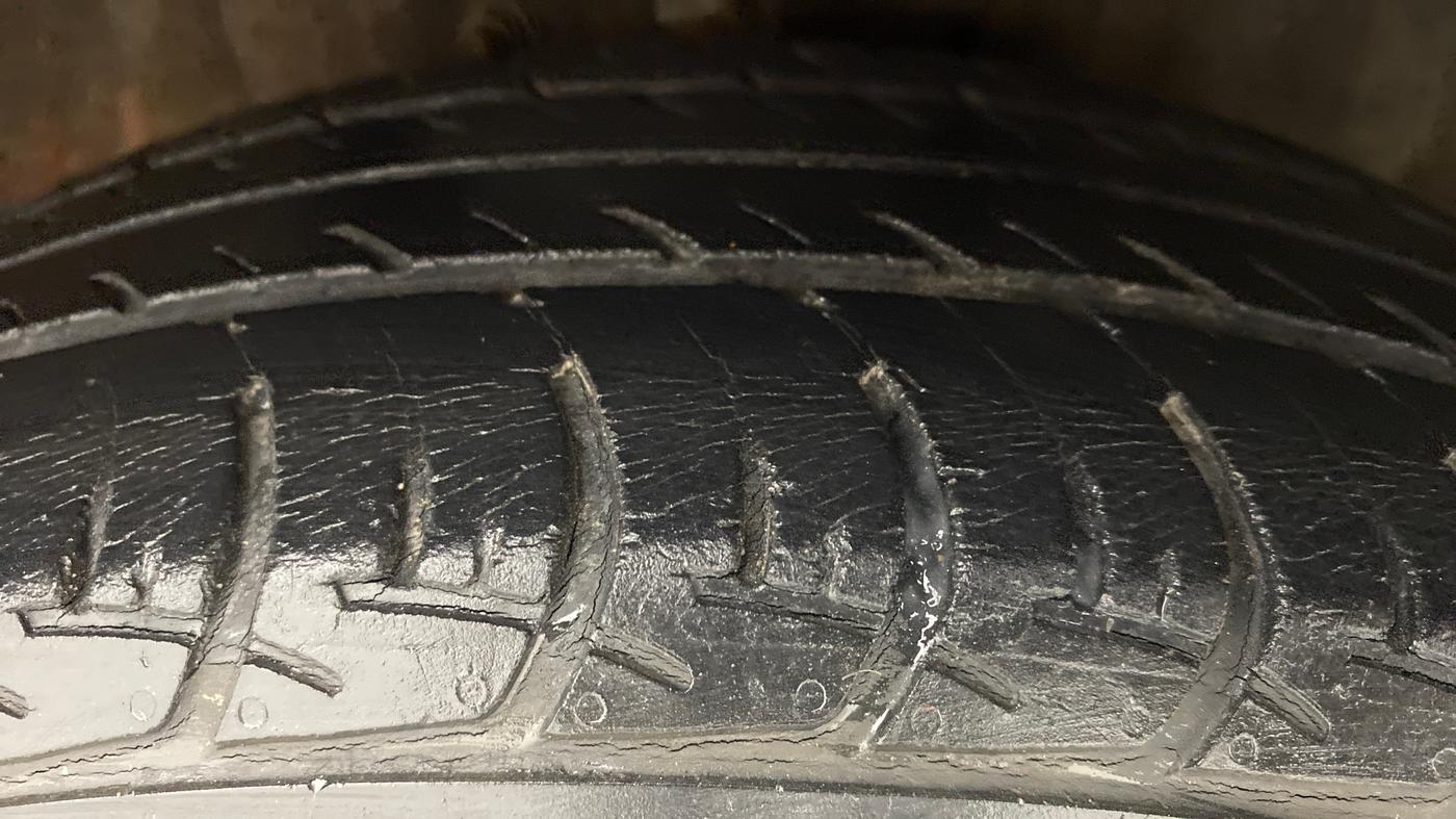 2016 Maruti Celerio VXI (O) AMT, Petrol, Automatic, 31,035 km, Right Front Tyre Tread