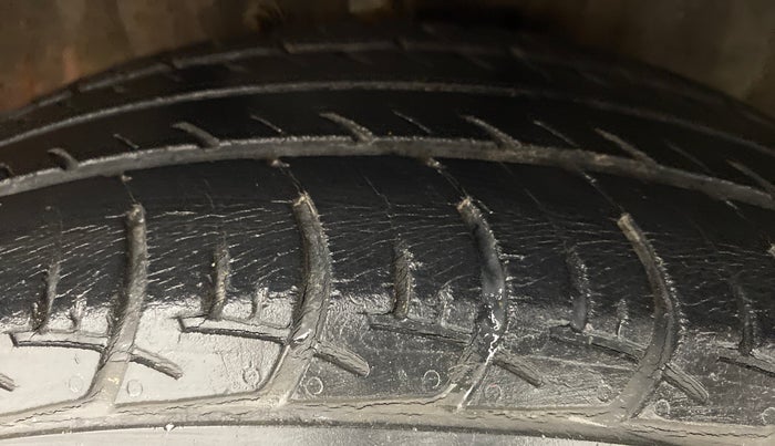 2016 Maruti Celerio VXI (O) AMT, Petrol, Automatic, 31,035 km, Right Front Tyre Tread