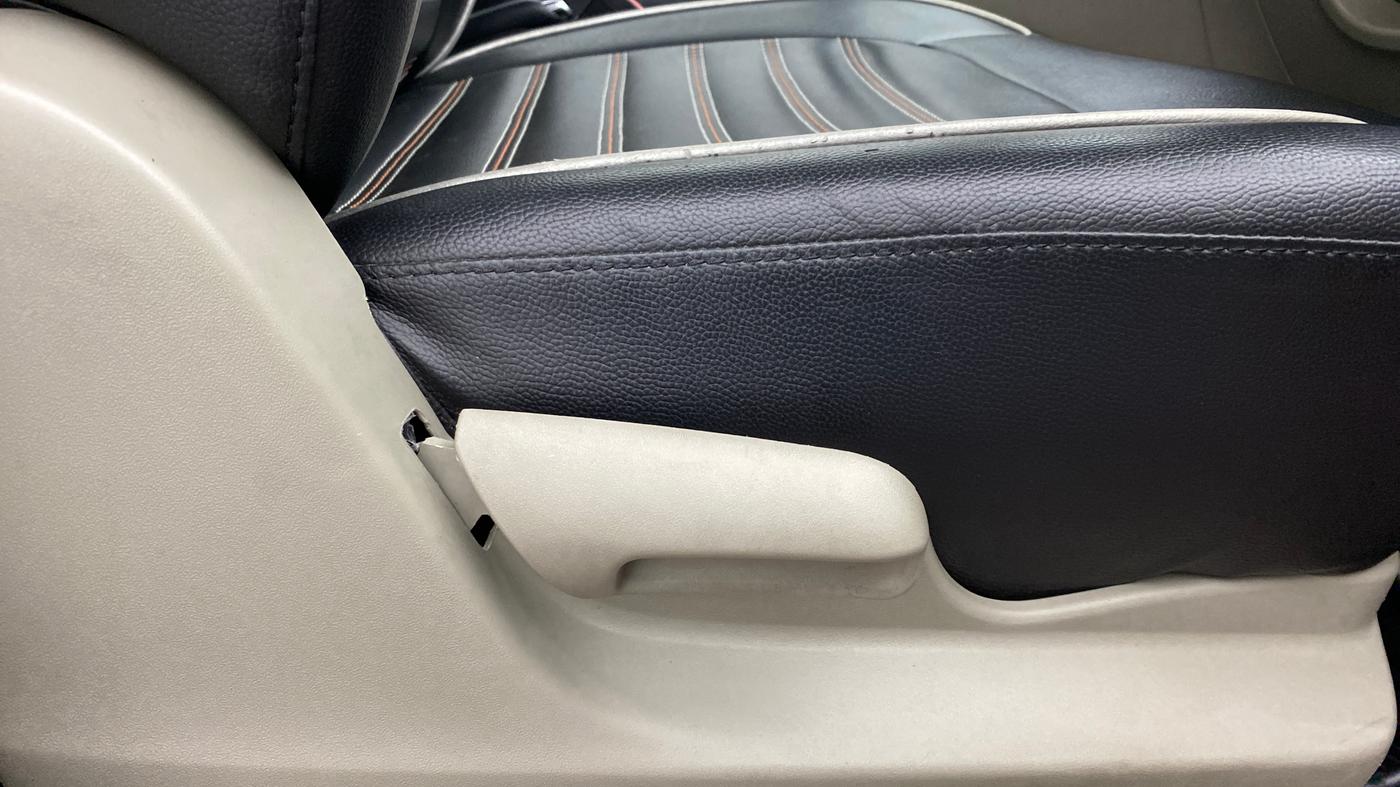 2016 Maruti Celerio VXI (O) AMT, Petrol, Automatic, 31,035 km, Driver Side Adjustment Panel