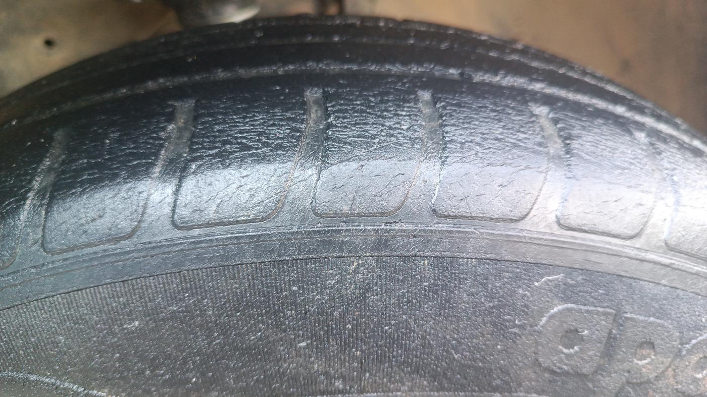 2018 Maruti IGNIS DELTA 1.2 AMT, Petrol, Automatic, 69,957 km, Right Front Tyre Tread