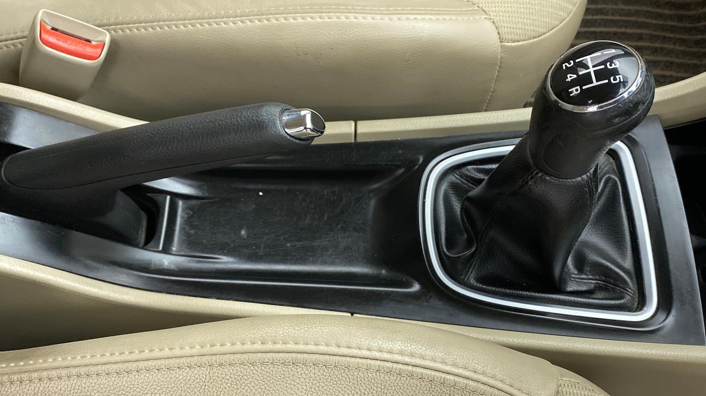 2017 Maruti Ciaz  ZDI SHVS, Diesel, Manual, 86,437 km, Gear Lever