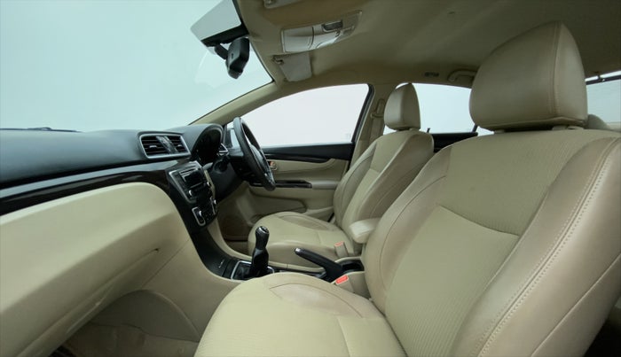 2017 Maruti Ciaz  ZDI SHVS, Diesel, Manual, 86,437 km, Right Side Front Door Cabin