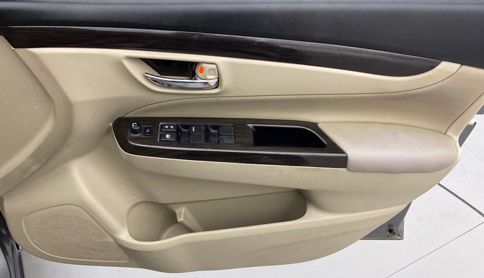 2017 Maruti Ciaz  ZDI SHVS, Diesel, Manual, 86,437 km, Driver Side Door Panels Control