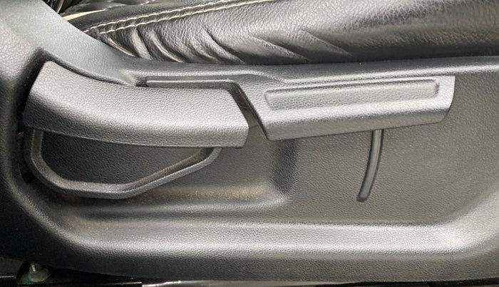 2021 Hyundai VENUE SX PLUS 1.0 TURBO DCT, Petrol, Automatic, 97,130 km, Driver Side Adjustment Panel