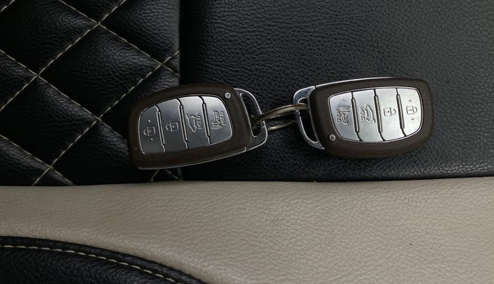 2021 Hyundai VENUE SX PLUS 1.0 TURBO DCT, Petrol, Automatic, 97,130 km, Key Close Up