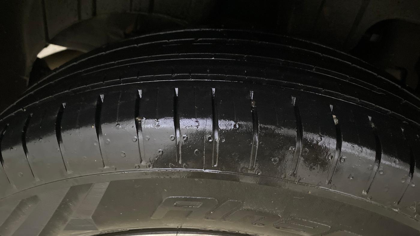 2023 Mahindra XUV300 W6 1.2 PETROL, Petrol, Manual, 25,335 km, Right Rear Tyre Tread