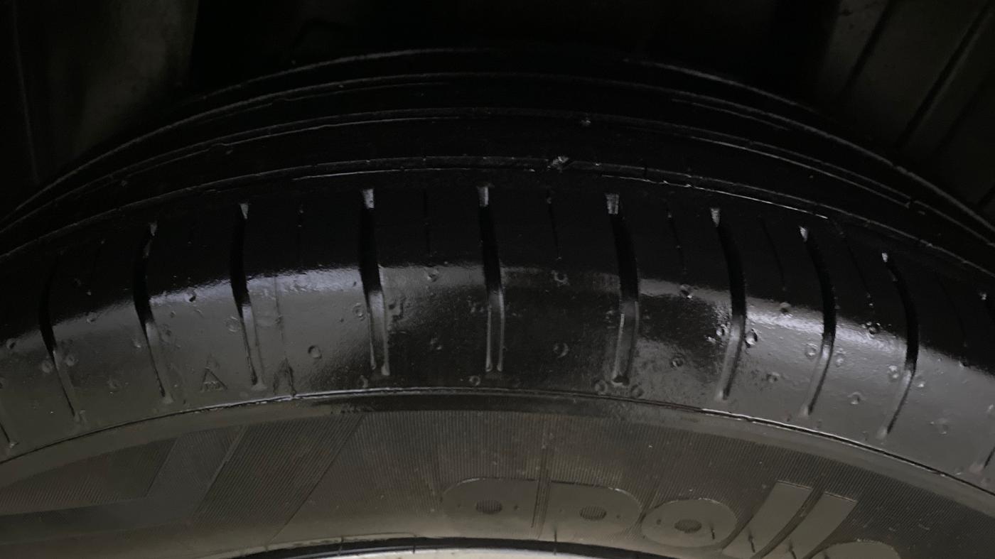 2023 Mahindra XUV300 W6 1.2 PETROL, Petrol, Manual, 25,335 km, Left Rear Tyre Tread