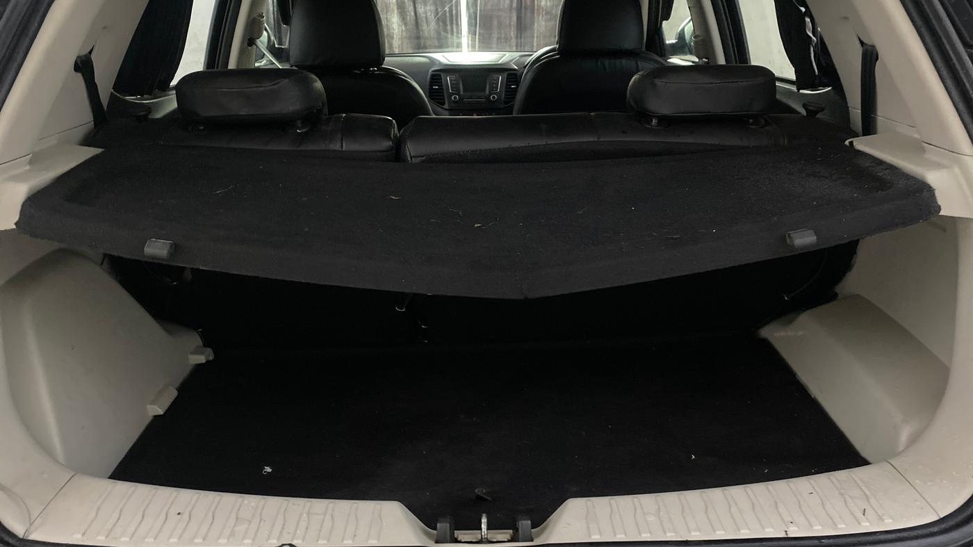 2023 Mahindra XUV300 W6 1.2 PETROL, Petrol, Manual, 25,335 km, Boot Inside