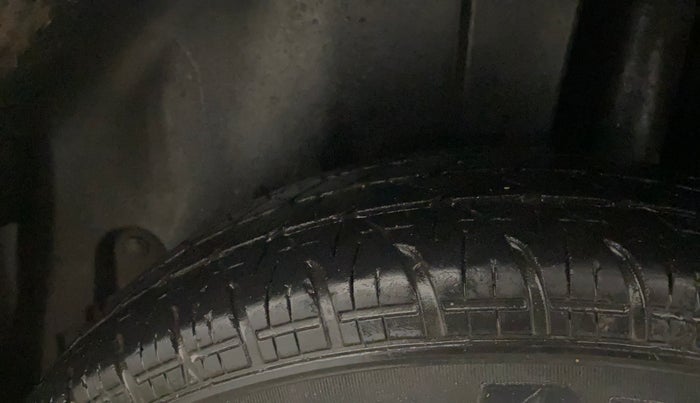 2016 Maruti Swift LXI (O), Petrol, Manual, 72,650 km, Left Rear Tyre Tread