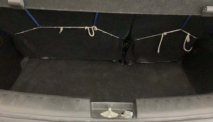 2016 Maruti Swift LXI (O), Petrol, Manual, 72,650 km, Boot Inside