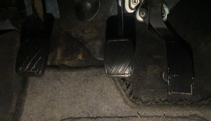 2016 Maruti Swift LXI (O), Petrol, Manual, 72,650 km, Pedals