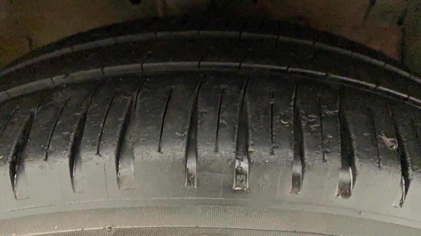 2012 Maruti Swift VXI, Petrol, Manual, 1,24,132 km, Right Front Tyre Tread
