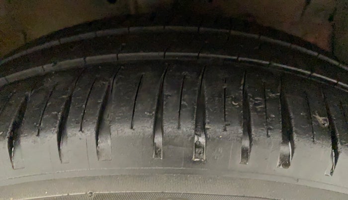 2012 Maruti Swift VXI, Petrol, Manual, 1,24,132 km, Right Front Tyre Tread
