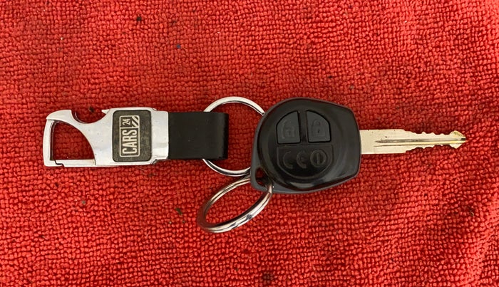 2012 Maruti Swift VXI, Petrol, Manual, 1,24,132 km, Key Close Up
