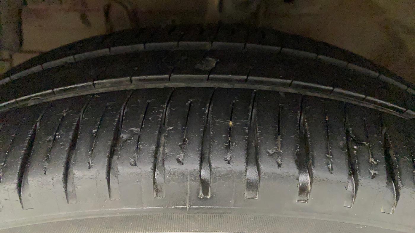 2012 Maruti Swift VXI, Petrol, Manual, 1,24,132 km, Left Front Tyre Tread
