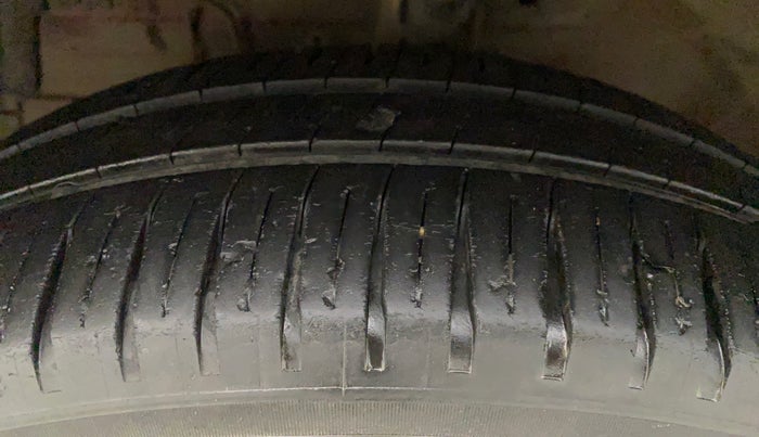 2012 Maruti Swift VXI, Petrol, Manual, 1,24,132 km, Left Front Tyre Tread