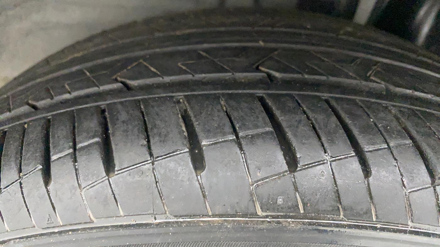 2015 Hyundai Elite i20 MAGNA 1.2, Petrol, Manual, 44,393 km, Left Rear Tyre Tread