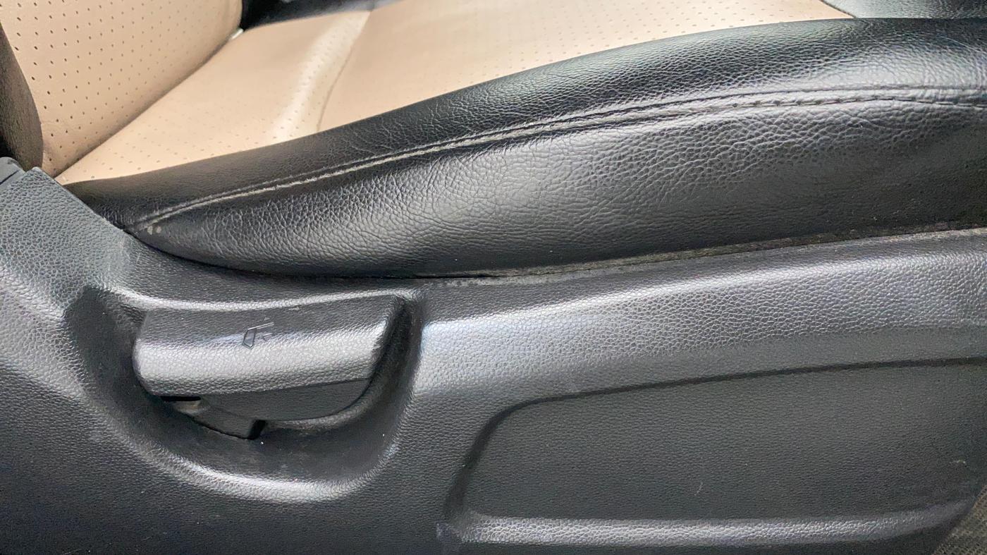 2015 Hyundai Elite i20 MAGNA 1.2, Petrol, Manual, 44,393 km, Driver Side Adjustment Panel
