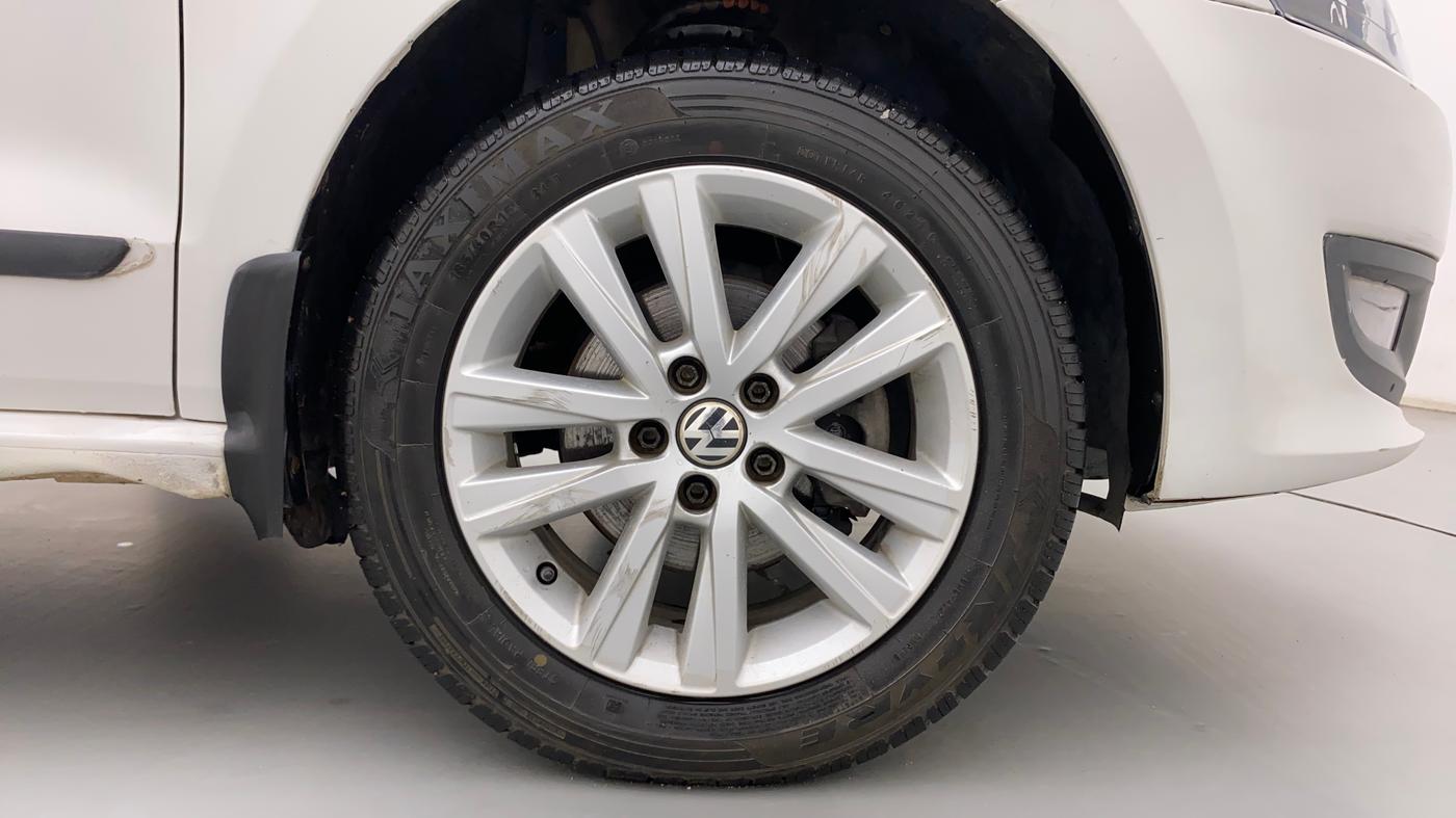 2013 Volkswagen Polo HIGHLINE1.2L, Petrol, Manual, 80,648 km, Right Front Wheel