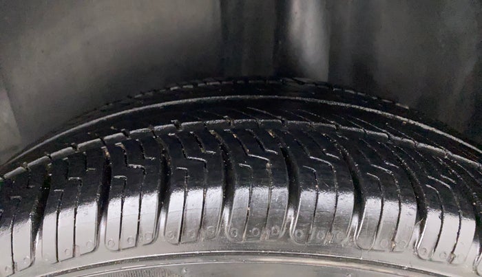2013 Volkswagen Polo HIGHLINE1.2L, Petrol, Manual, 80,648 km, Left Rear Tyre Tread