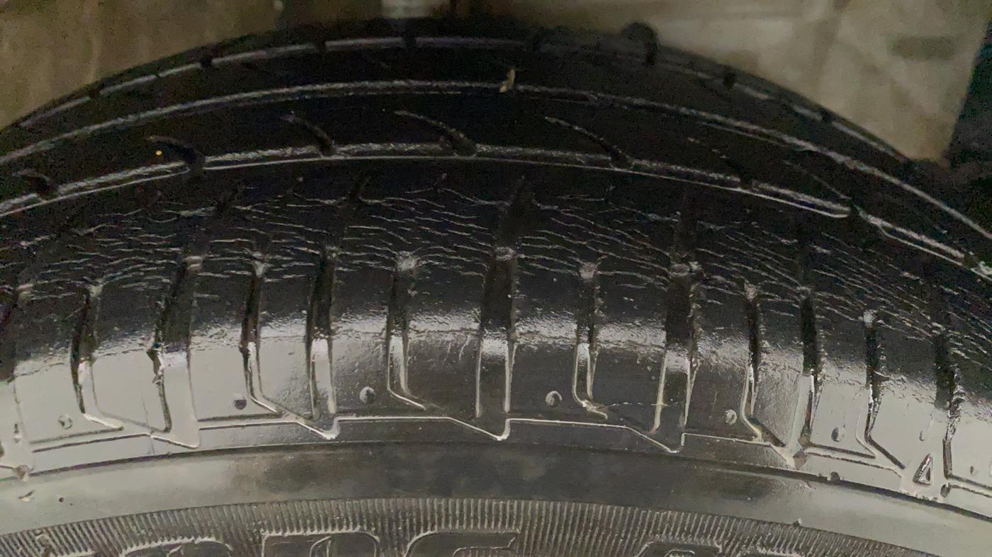 2011 Toyota Etios G, Petrol, Manual, 68,931 km, Right Front Tyre Tread