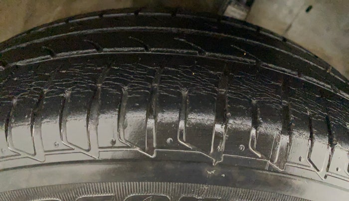 2011 Toyota Etios G, Petrol, Manual, 68,931 km, Right Rear Tyre Tread