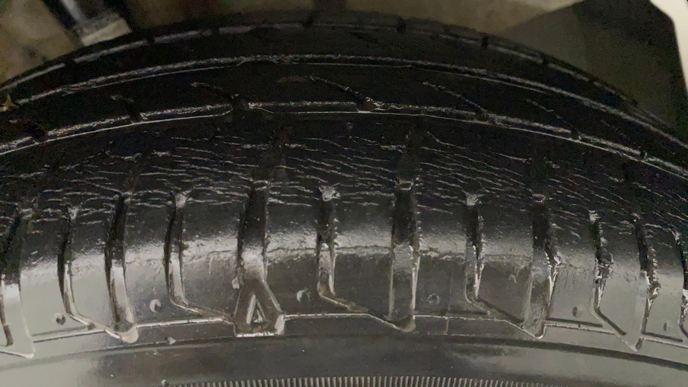 2011 Toyota Etios G, Petrol, Manual, 68,931 km, Left Front Tyre Tread