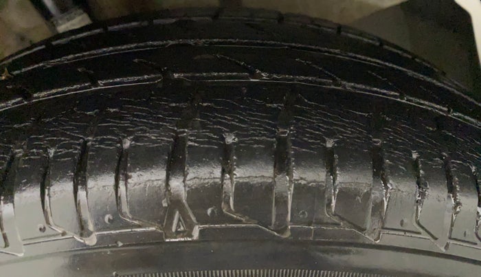 2011 Toyota Etios G, Petrol, Manual, 68,931 km, Left Front Tyre Tread