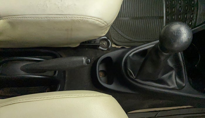2011 Toyota Etios G, Petrol, Manual, 68,931 km, Gear Lever