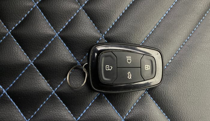 2022 Tata PUNCH ACCOMPLISHED MT, Petrol, Manual, 35,043 km, Key Close Up