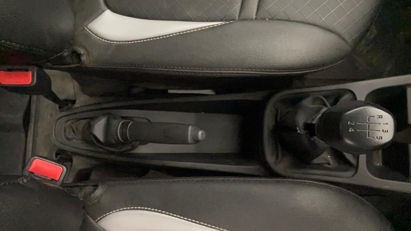 2025 Renault Kwid RXL 1.0 (O), Petrol, Manual, 5,101 km, Gear Lever