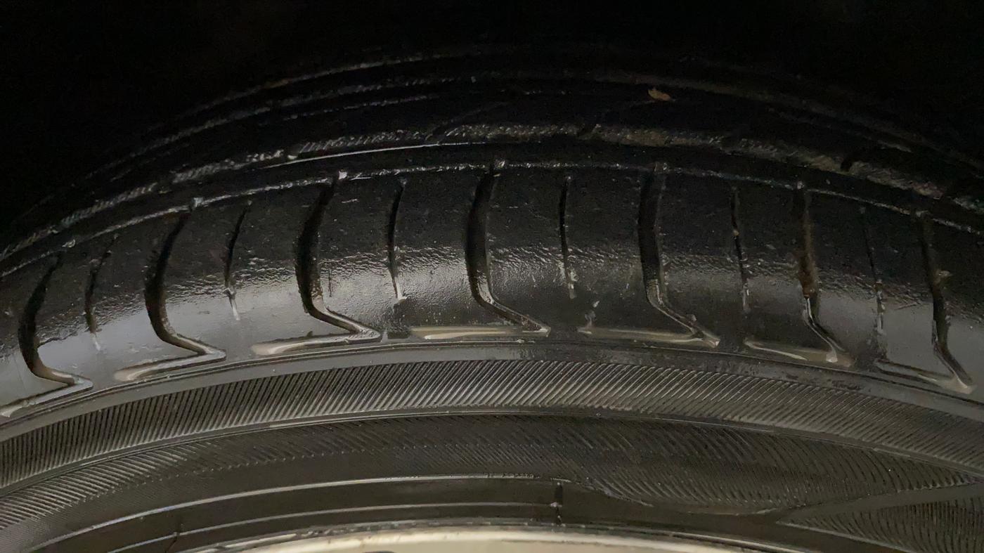 2015 Toyota Etios CROSS 1.2 G, Petrol, Manual, 70,549 km, Right Front Tyre Tread