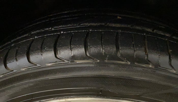 2015 Toyota Etios CROSS 1.2 G, Petrol, Manual, 70,549 km, Right Front Tyre Tread