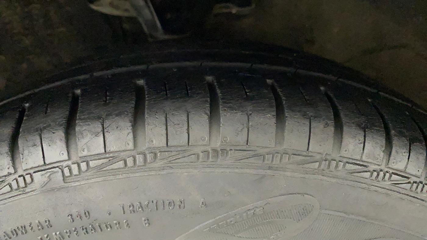 2011 Hyundai i10 MAGNA 1.2, Petrol, Manual, 95,606 km, Left Front Tyre Tread