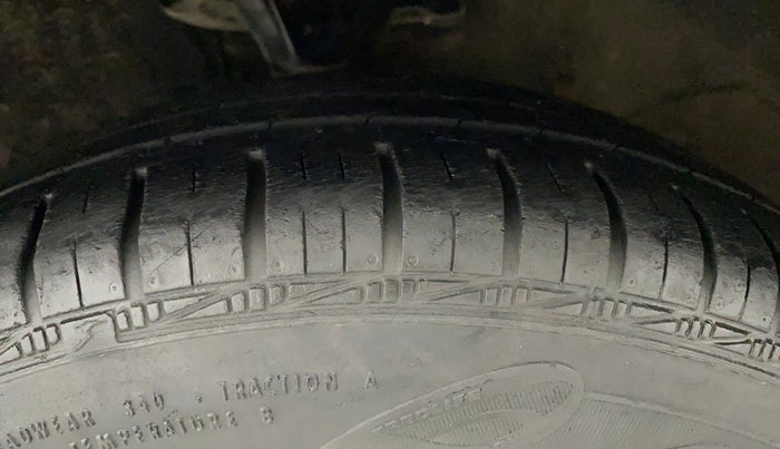 2011 Hyundai i10 MAGNA 1.2, Petrol, Manual, 95,606 km, Left Front Tyre Tread