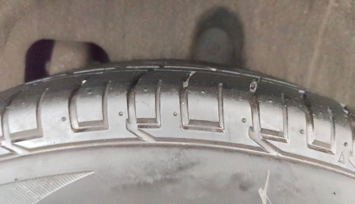 2022 Mahindra XUV300 W6 1.2 PETROL AMT, Petrol, Automatic, 36,886 km, Left Rear Tyre Tread