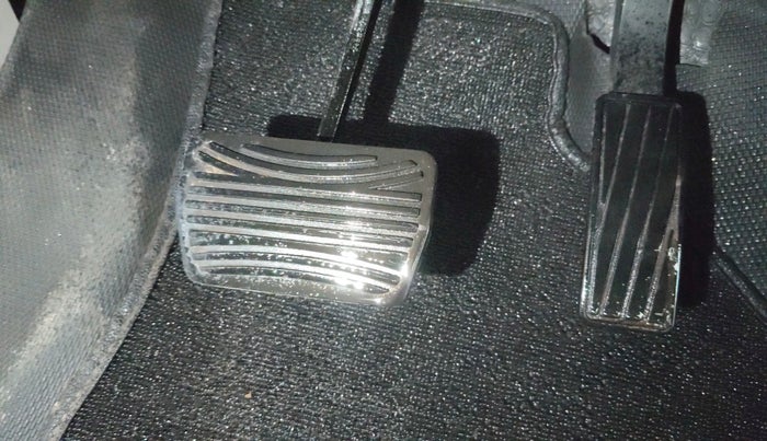 2022 Mahindra XUV300 W6 1.2 PETROL AMT, Petrol, Automatic, 36,886 km, Pedals