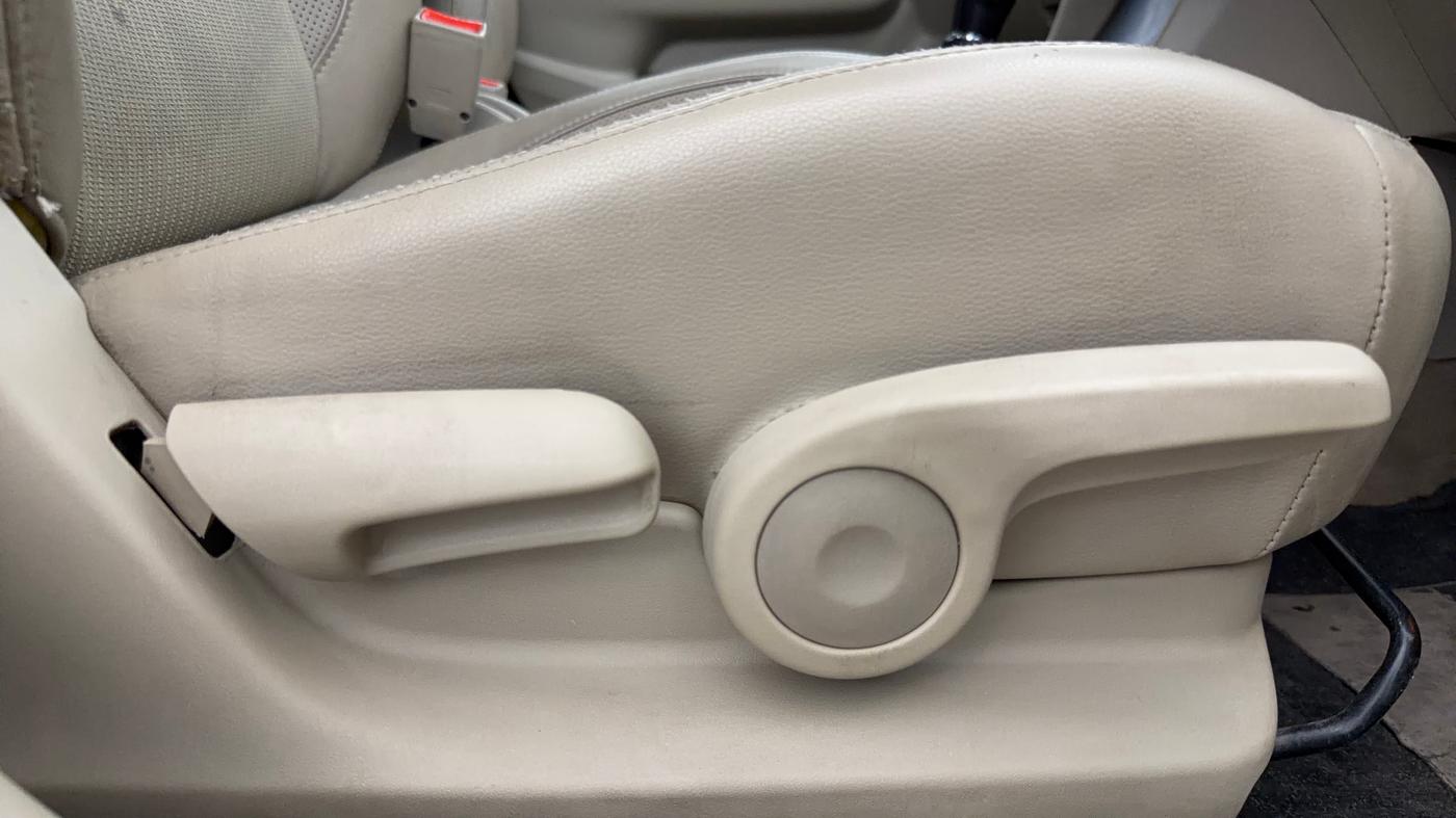 2018 Maruti Ciaz ZETA 1.4  AT PETROL, Petrol, Automatic, 57,380 km, Driver Side Adjustment Panel