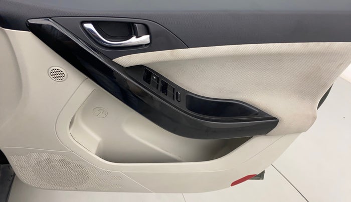 2020 Tata NEXON XZ PLUS (O) DIESEL DUAL TONE, Diesel, Manual, 87,377 km, Driver Side Door Panels Control