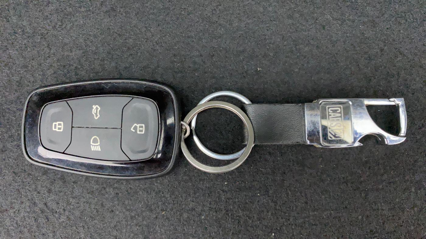 2020 Tata NEXON XZ PLUS (O) DIESEL DUAL TONE, Diesel, Manual, 87,377 km, Key Close Up