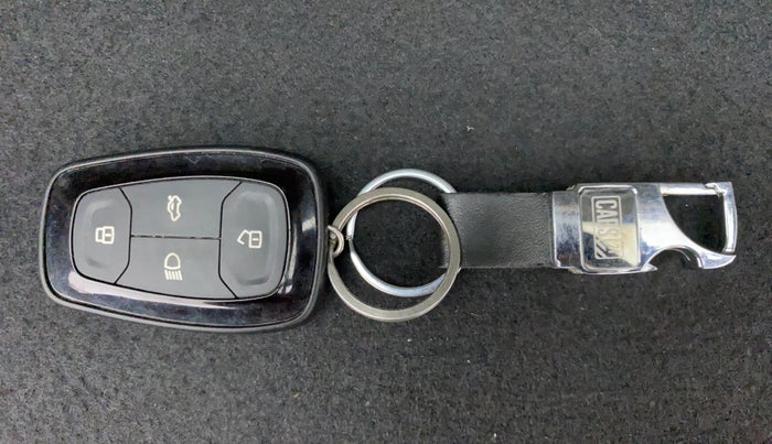 2020 Tata NEXON XZ PLUS (O) DIESEL DUAL TONE, Diesel, Manual, 87,377 km, Key Close Up