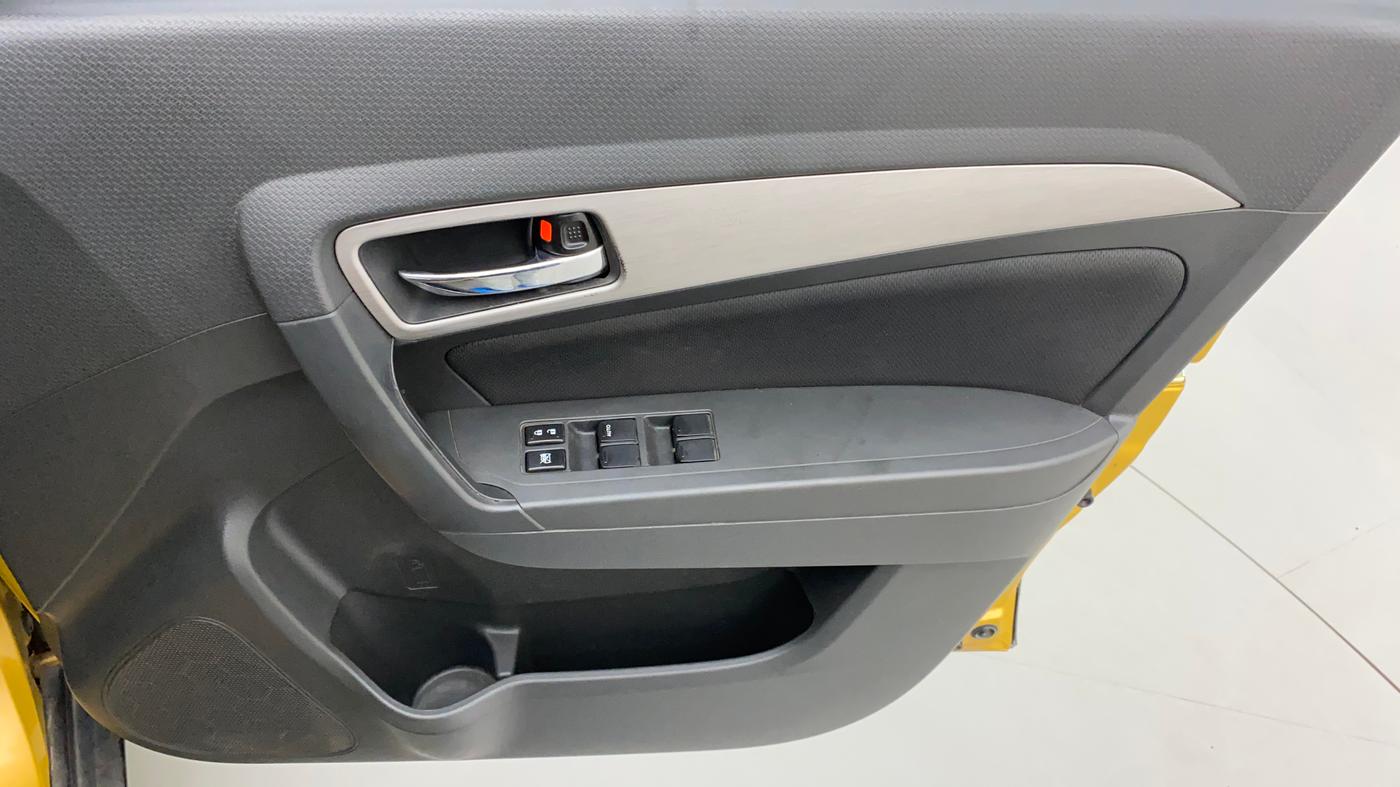 2016 Maruti Vitara Brezza ZDI PLUS DUAL TONE, Diesel, Manual, 1,19,713 km, Driver Side Door Panels Control