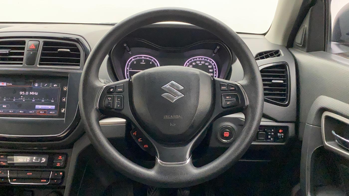 2016 Maruti Vitara Brezza ZDI PLUS DUAL TONE, Diesel, Manual, 1,19,713 km, Steering Wheel Close Up